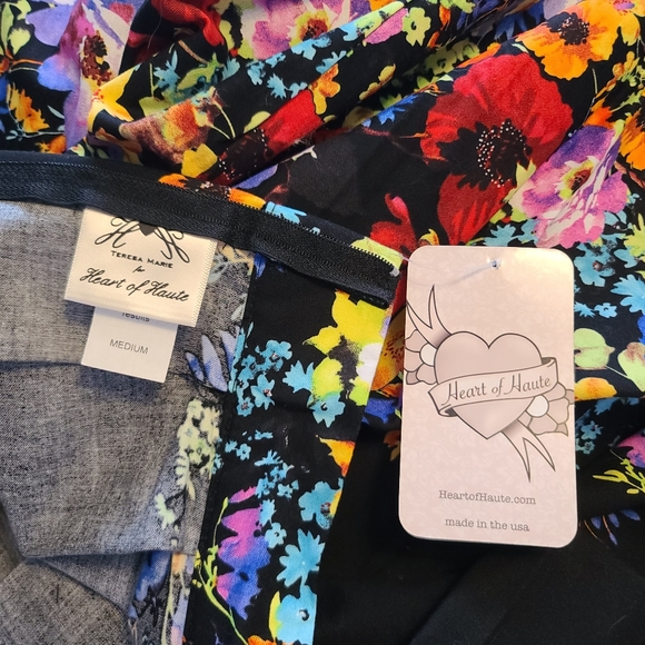 Heart of Haute Black and Floral Circle Swing Skirt Size M Medium NWT - Picture 2 of 4